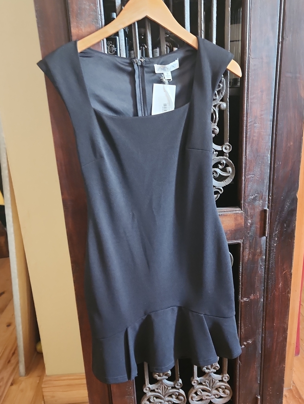 NWT The Perfect Classic Little BlackDress, Cap-Sleeve Ruffle-Hem, Size S